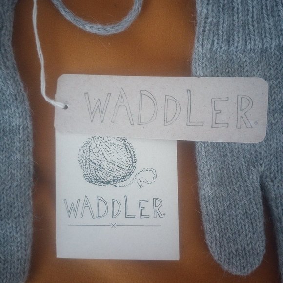 Waddler-Mittens with strings -Large (5-10 years old)-New - Picture 5 of 5